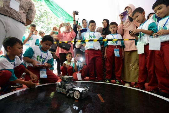 Kompetisi Robotik Nasional di SMAN 28 Jakarta