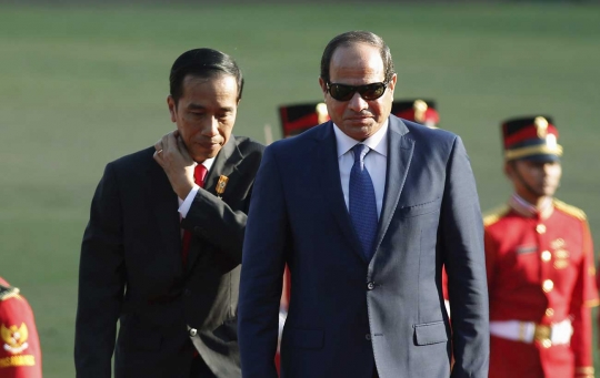 Berkaca mata hitam, Presiden Mesir disambut hangat Jokowi di Istana