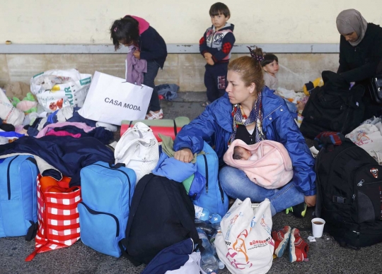 Ribuan imigran membeludak masuk ke Austria