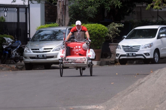 Demi amal, bule Skotlandia ini rela tarik becak Aceh-Jakarta