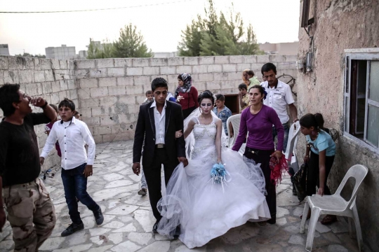 Meratapi perayaan nikah di negara konflik Suriah