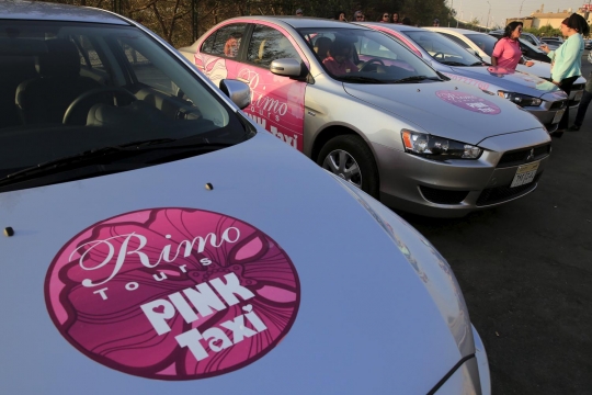 Ini Pink Taxi, taksi khusus perempuan di Mesir