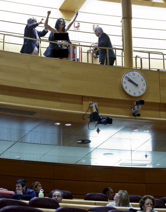 Tolak RUU aborsi, aktivis Femen bugil di sidang parlemen Spanyol