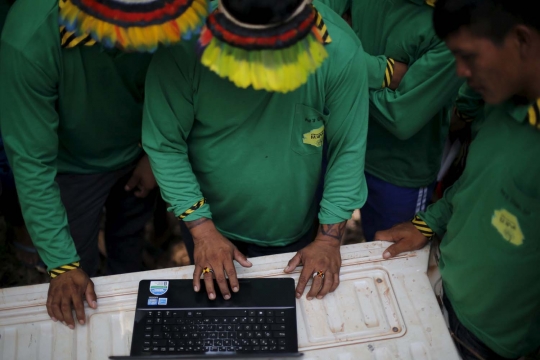 Begini cara canggih Suku Indian lindungi Amazon dari penebang liar