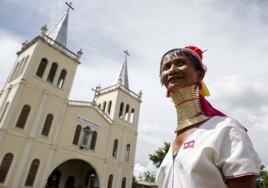 Wanita Suku Kayan hadiri kampanye politik Myanmar