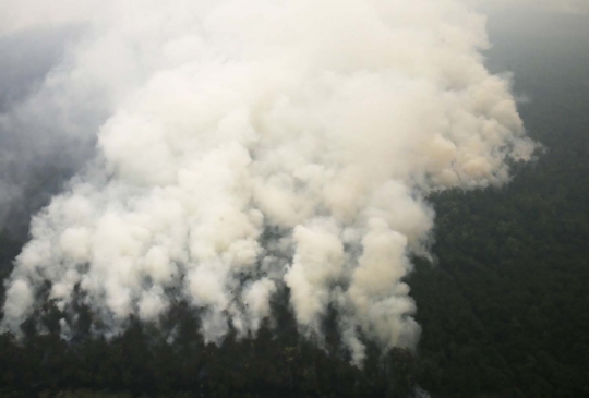 Menyaksikan bom air padamkan kebakaran hutan di Ogan Komering Ulu