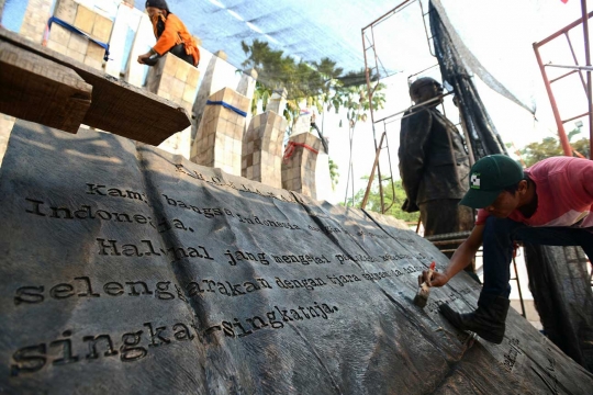 Melihat perawatan patung Soekarno-Hatta di Tugu Proklamasi