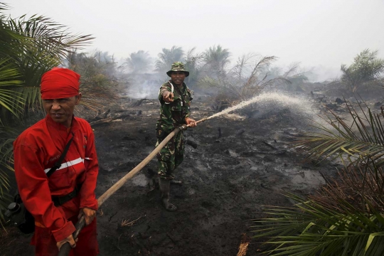 Aksi TNI jinakkan kabut asap di Sumsel