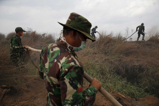 Aksi TNI jinakkan kabut asap di Sumsel