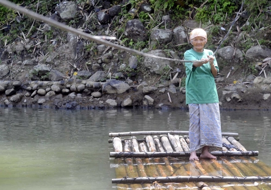 Potret perjuangan hidup nenek 80 tahun kerja sebagai penarik eretan