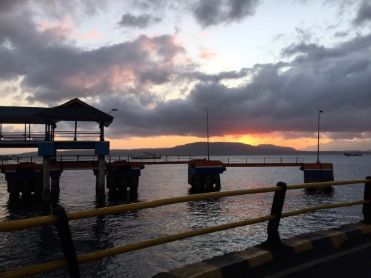 Menikmati cantiknya sunrise dari Pelabuhan Ketapang