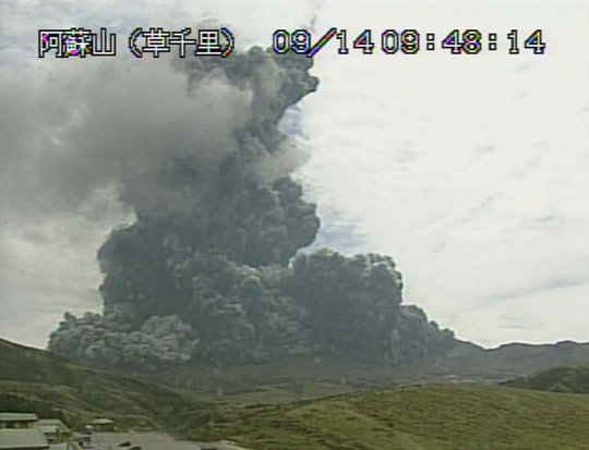 Gunung Aso di Jepang meletus, awan panas menyembur 2.000 meter