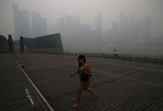 Beginilah pemandangan kabut asap semakin tebal selimuti Singapura