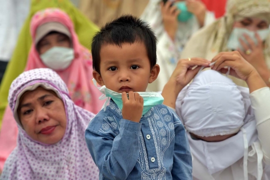 Ribuan warga Riau gelar salat minta hujan di tengah kabut asap