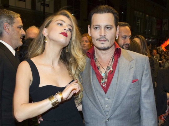 Johnny Depp pamer kemesraan bersama istrinya yang cantik