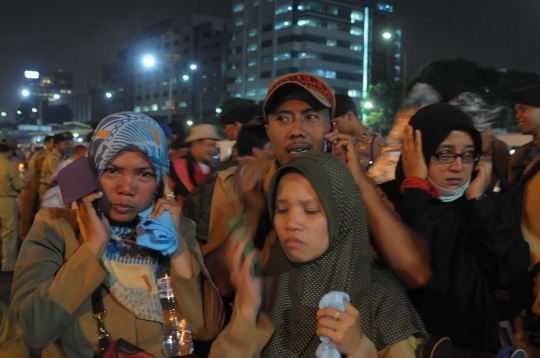 Usai seharian demo, guru honorer bersorak gembira diangkat PNS