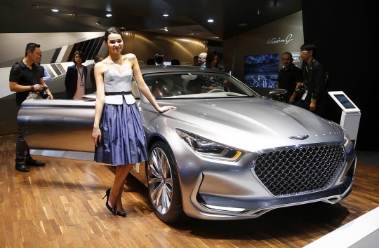 Deretan model cantik dan seksi pemanis Frankfurt Motor Show