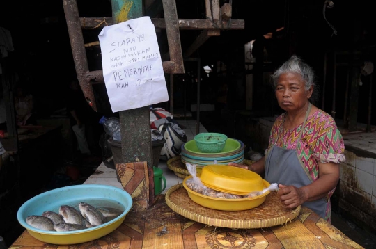 Tanggulangi banjir, 216 lapak di Pasar Karang Anyar dibongkar