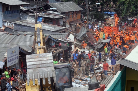 Tanggulangi banjir, 216 lapak di Pasar Karang Anyar dibongkar
