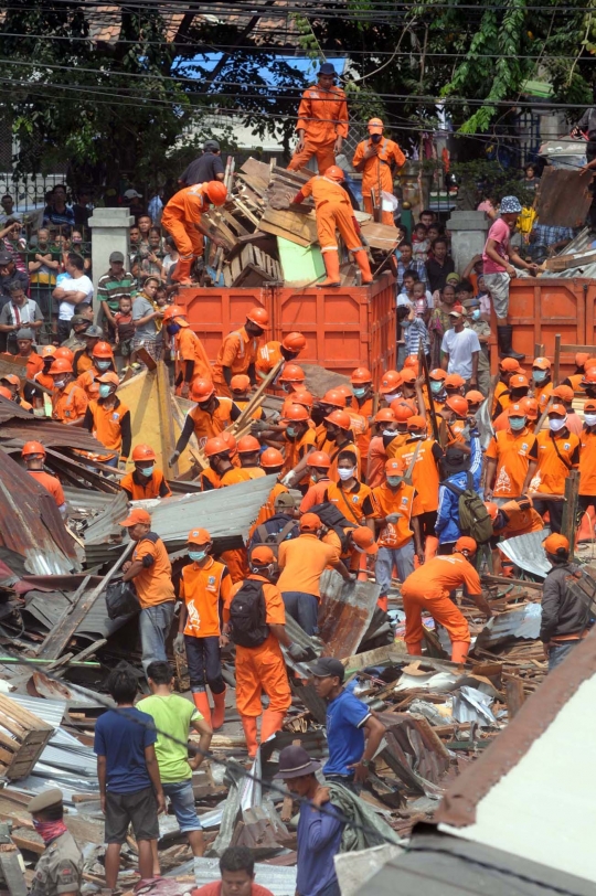 Tanggulangi banjir, 216 lapak di Pasar Karang Anyar dibongkar