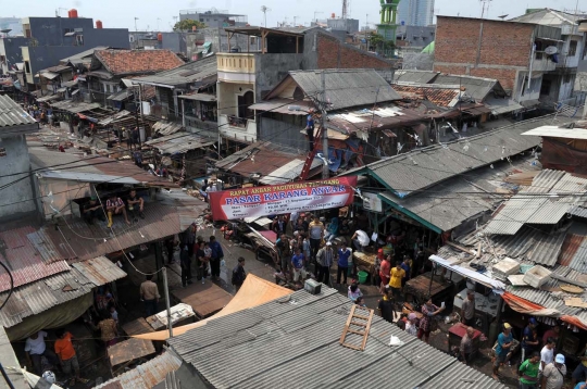 Tanggulangi banjir, 216 lapak di Pasar Karang Anyar dibongkar