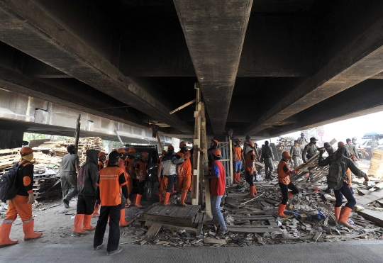 392 Bangunan liar di kolong Tol Penjaringan dibongkar