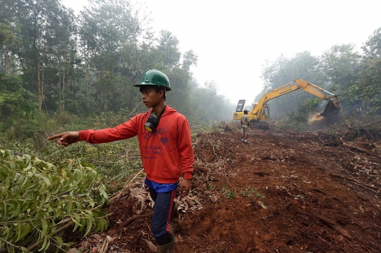 Kisah pekerja kebun kelapa sawit berjibaku padamkan kebakaran hutan