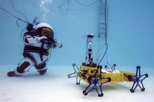 Intip pelatihan robot ruang angkasa di bawah air ala Prancis
