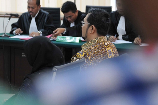 Sidang perdana Bupati Empat Lawang dan istri terkait kasus suap Akil