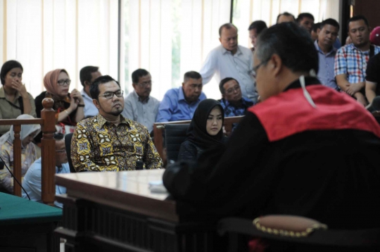 Sidang perdana Bupati Empat Lawang dan istri terkait kasus suap Akil