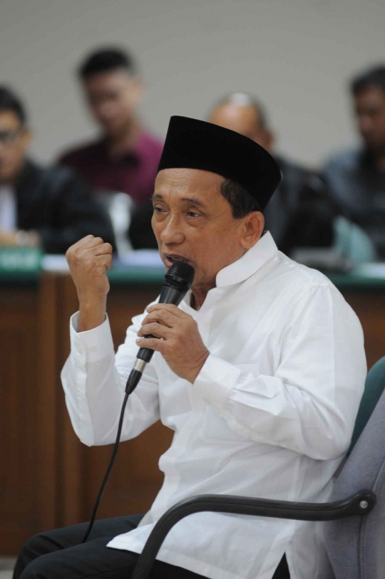 Ekspresi Fuad Amin dicecar JPU terkait suap gas Bangkalan