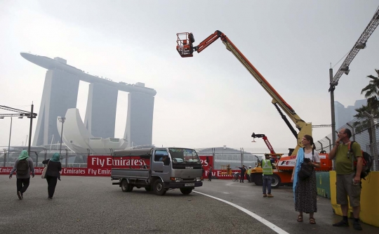 Dikepung kabut asap, Singapura tetap gelar balapan F1