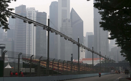 Dikepung kabut asap, Singapura tetap gelar balapan F1