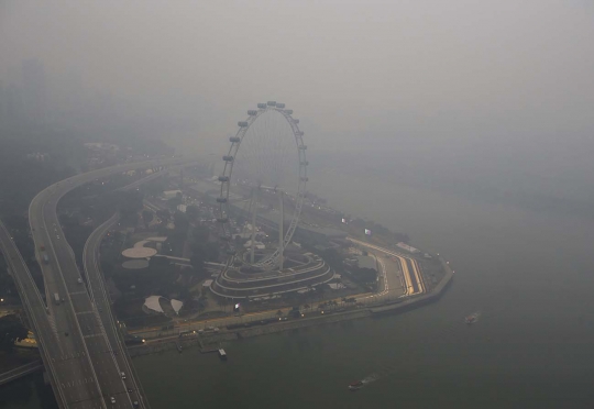 Dikepung kabut asap, Singapura tetap gelar balapan F1