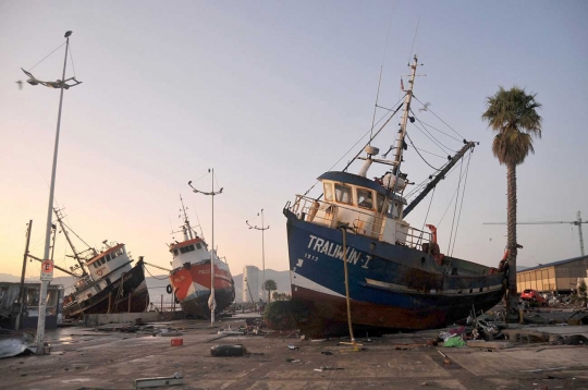 Kedahsyatan gempa Chile sampai bawa kapal-kapal besar ke daratan