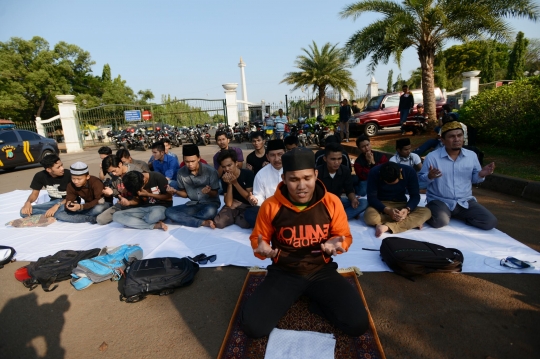 Masyarakat Riau gelar salat minta hujan di depan Istana Negara