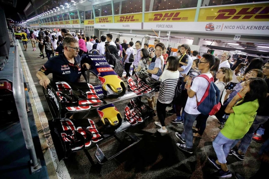 Mengintip kesibukan Paddock F1 Singapura