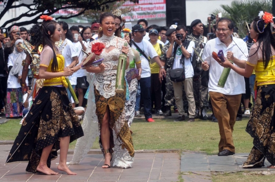 Kemeriahan peringatan Hari Perdamaian Dunia di Balai Kota Jakarta