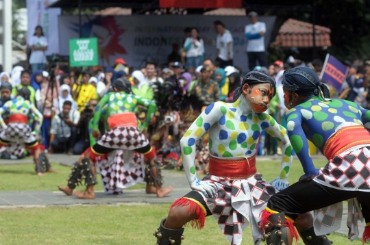 Kemeriahan peringatan Hari Perdamaian Dunia di Balai Kota Jakarta