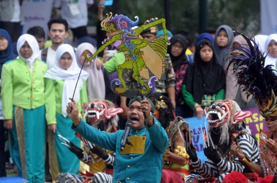 Kemeriahan peringatan Hari Perdamaian Dunia di Balai Kota Jakarta