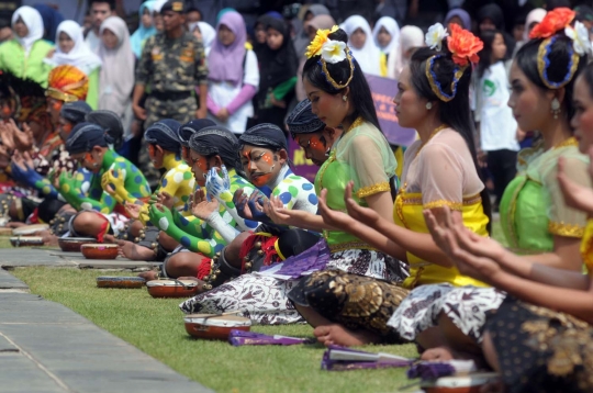 Kemeriahan peringatan Hari Perdamaian Dunia di Balai Kota Jakarta