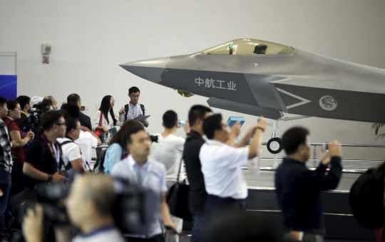 Penampakan garangnya jet siluman J-31 buatan China