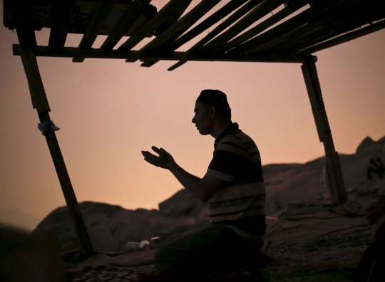 Berdoa di Jabal Thawr, tempat sembunyi Rasulullah dari orang Quraisy