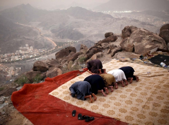 Berdoa di Jabal Thawr, tempat sembunyi Rasulullah dari orang Quraisy