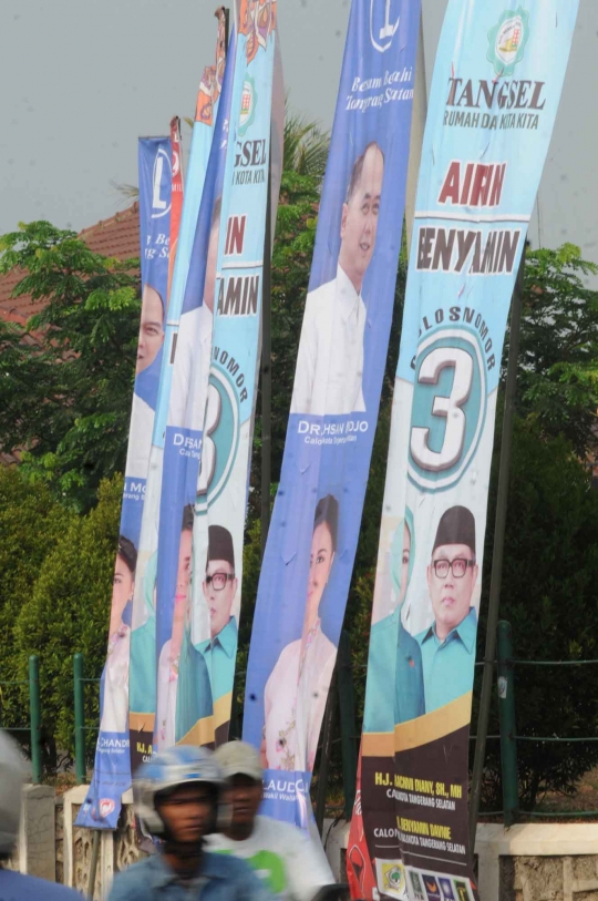 Baliho calon Wali Kota Tangsel mulai bertebaran di pinggir jalan