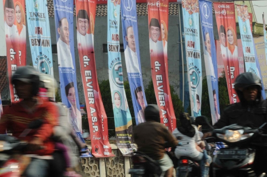 Baliho calon Wali Kota Tangsel mulai bertebaran di pinggir jalan