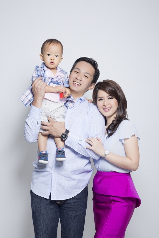 Kebersamaan Grace Natalie bersama suami dan buah hati