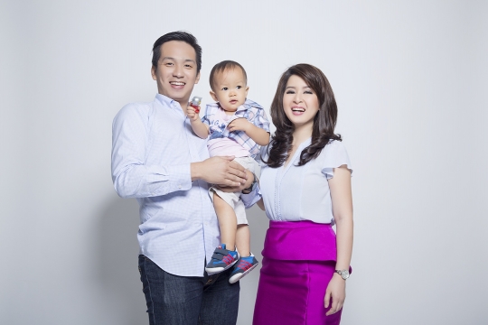 Kebersamaan Grace Natalie bersama suami dan buah hati