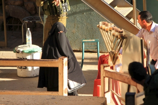 Aksi kejam tentara Israel tembak wanita Palestina bercadar