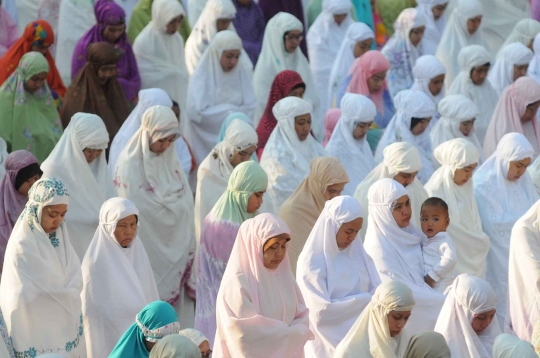 Warga Ibu Kota laksanakan salat Idul Adha di Jalan Salemba